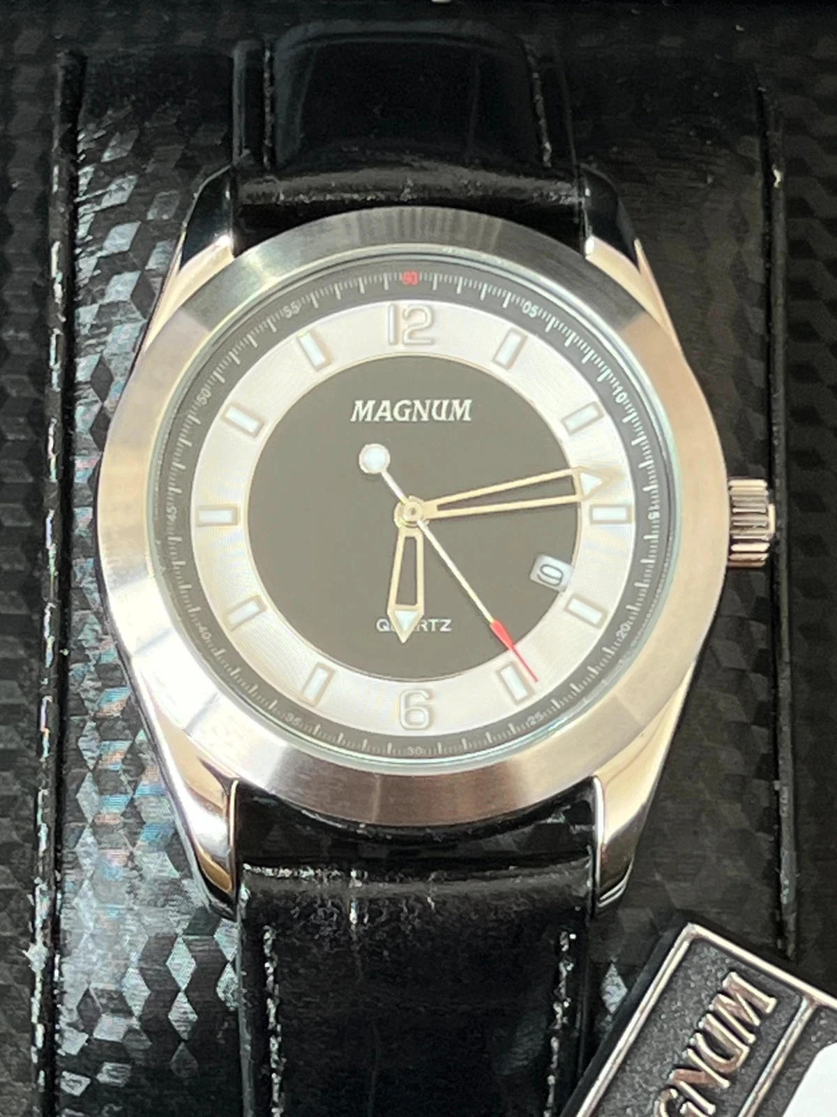 Reloj Magnum Quartz Bull Eye 38 mm | Caja, Garantía Vigente y 2 Correas | Made in Brazil